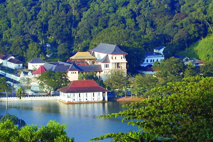Kandy Lake